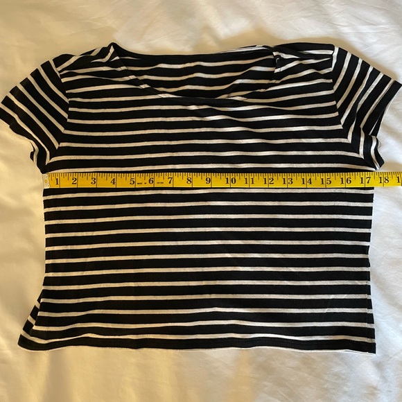 ✨3 for $25✨Striped Cropped Tee - Picture 6 of 6